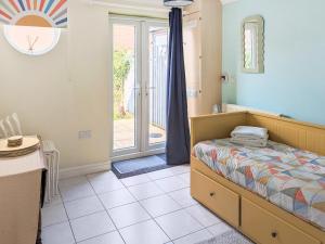 En eller flere senge i et værelse på Harbour View Villa