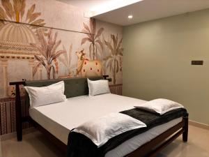 Postel nebo postele na pokoji v ubytování Srirangam Service Apartment