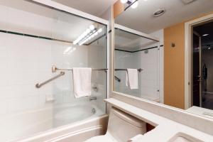 Phòng tắm tại Town Plaza, Unit 302 +13 ảnh