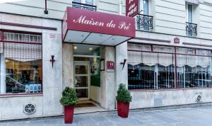 a building with a sign that reads malcolm on fire at Maison Du Pré in Paris