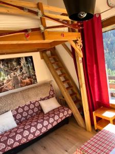 a living room with a couch in a tiny house at Studio panoramique Notre-Dame-de-Bellecombe - 20 m² - balcon sud in Notre-Dame-de-Bellecombe