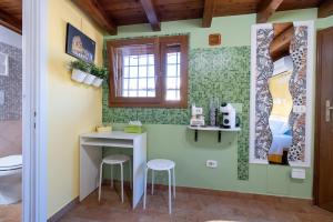 Kuchyň nebo kuchyňský kout v ubytování Little house Airport