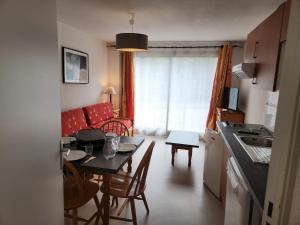 Køkken eller tekøkken på Studio moderne à Ax-les-Thermes, 30 m² avec sauna