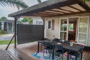 Budova, kde se kemp nachází