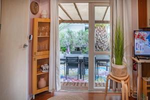 TV a/nebo společenská místnost v ubytování Mobil-home 6 pers avec piscine