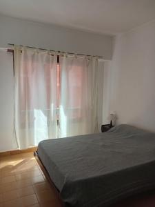 En eller flere senge i et værelse på Departamentos a 100 mts del mar