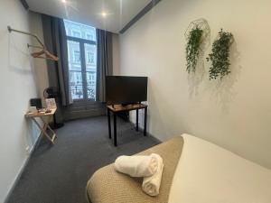 TV a/nebo společenská místnost v ubytování Amsterdam Hotel + 19 fotografií