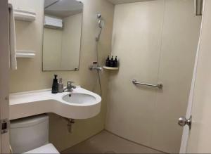 Ένα μπάνιο στο Jin Yi Chain Hotel Gulou General's Mansion Subway Station Branch +11 φωτογραφίες