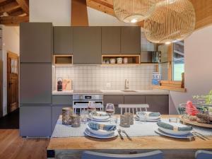 a kitchen with a table with dishes on it at BLUE ALPINE Lodge bis 6 Gäste, Cheminée, 400 m zum Skilift in Sedrun