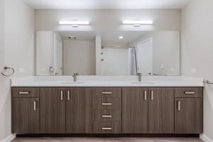 Koupelna v ubytování Blueground Milpitas fitness center nr Great Mall SFO-2002 + 25 fotografií