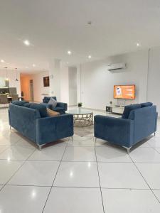 Un lugar para sentarse en Inaya Apartments - 2 & 3 Bed in Heart of East Legon!