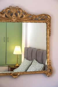 O zonă de relaxare la Adorable Jacuzzi flat in the most alive Athens!