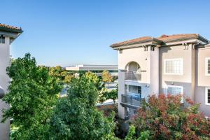 Φωτογραφία από το άλμπουμ του Blueground Coyote Creek North pool nr Park SFO-2027 σε Milpitas