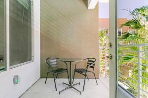 Galeriebild der Unterkunft Blueground East Industrial pool nr Lake Elizabeth SFO-2074 in Warm Springs District