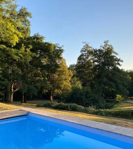 Bazén v ubytování Idyllic holidays at Domaine de la Biche nebo v jeho okolí