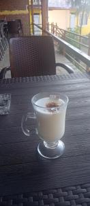 ThapathaliにあるEverest Home Stay Temal Kalimati Towerのコーヒー