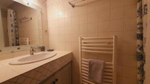 a bathroom with a sink and a mirror at Maison de Village en Camargue Parking Clim Wifi - ROSSIconciergerie - Linge inclus in Saint-Laurent-dʼAigouze +25 photos