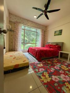 Postel nebo postele na pokoji v ubytování Cameronian Lodge by AziziCameron