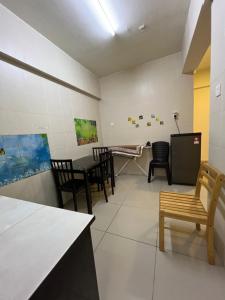 Posezení v ubytování Cameronian Lodge by AziziCameron