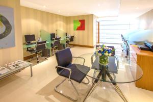 TV a/nebo společenská místnost v ubytování Social Hotel