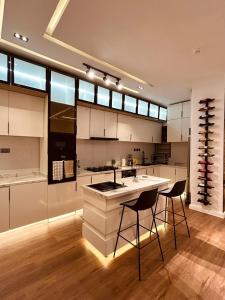 O bucătărie sau chicinetă la Selina Apartment