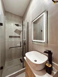 O baie la Selina Apartment