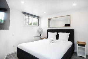 Postel nebo postele na pokoji v ubytování Charming 1-Bedroom Apartment Near Paris