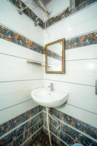 Koupelna v ubytování Omji Kailash Math Ashram - 15min to Kashi Vishwanath Temple