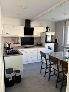 Η κουζίνα ή μικρή κουζίνα στο Ferienhaus Panorama