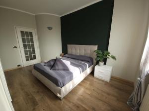 a bedroom with a bed and a green wall at vittorino in Turin