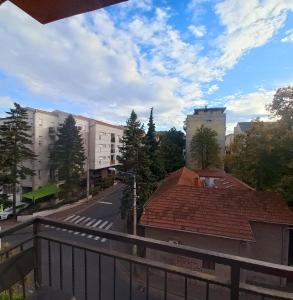 Το κτήριο όπου στεγάζεται  το διαμέρισμα +15 φωτογραφίες