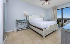 Postel nebo postele na pokoji v ubytování Phoenix X 101 condo