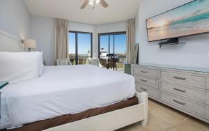 Postel nebo postele na pokoji v ubytování Phoenix X 101 condo + 42 fotografií