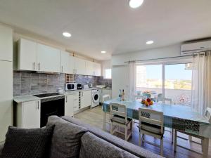 Køkken eller tekøkken på Blue Sun Armação + 11 billeder