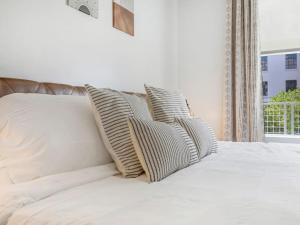 Postel nebo postele na pokoji v ubytování DT SLC - King Bed - Gym - Parking - Walk Score 90