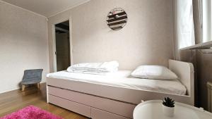 Ένα ή περισσότερα κρεβάτια σε δωμάτιο στο Villa in Henån with jacuzzi sauna & conservatory