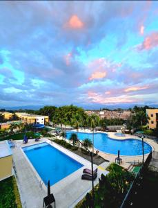 Galeriebild der Unterkunft CASA Y APARTAMENTOS PRIVADOS 2 y 3 habitaciones, PISCINA, JACUZZY, SAUNA cerca Aeropuerto, parque Del Cafe By Molca Xperiences in Armenia