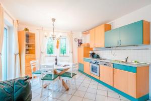 Η κουζίνα ή μικρή κουζίνα στο Haus Boddenkieker 6 Fewo Nr 1