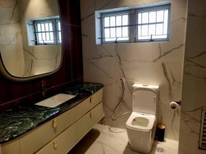 Un baño de Sujimotos