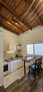 a kitchen with a table and chairs in a room at LitStay Monoambiente in Córdoba
