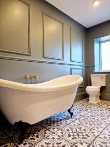 Koupelna v ubytování Hamilton - The Hyde Luxury Let + 35 fotografií