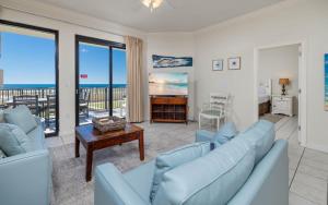 Khu vực ghế ngồi tại Phoenix X 117 condo