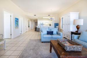 Khu vực ghế ngồi tại Phoenix X 117 condo