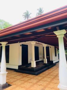 Το κτήριο όπου στεγάζεται  η βίλα +3 φωτογραφίες