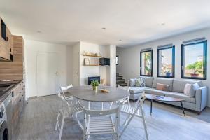 Η κουζίνα ή μικρή κουζίνα στο charmante maison au calme,coeur de Bandol à pied