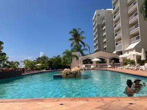 Bazén v ubytování Modern apartment with sea view in Cupecoy nebo v jeho okolí + 8 fotografií