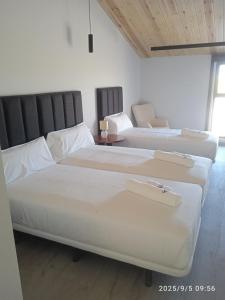 Llit o llits en una habitació de Hotel Radona 3 fotos més