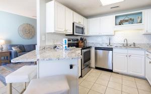 Η κουζίνα ή μικρή κουζίνα στο Phoenix X 1202 condo