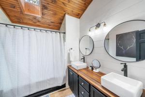 Koupelna v ubytování Algonquin Cottage + 24 fotografií