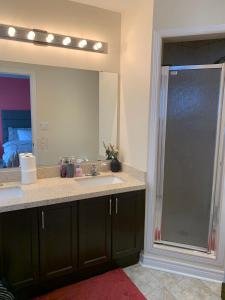 Φωτογραφία από το άλμπουμ του 4BR Luxury Styled Home 2 parking σε Μισισάουγκα +19 φωτογραφίες